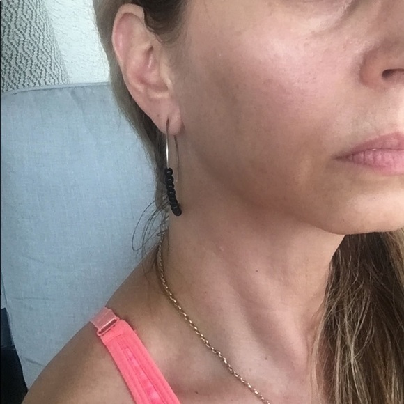 Black/bead earrings - Picture 5 of 5